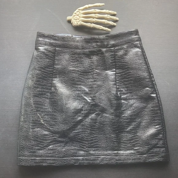 💋💀 SOLD 💀💋 NWT Topshop Lauren Croc Print Faux Leather Miniskirt ~ Size 4 - Picture 3 of 5